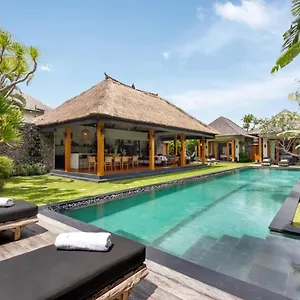  Villa Wolfe By Finder